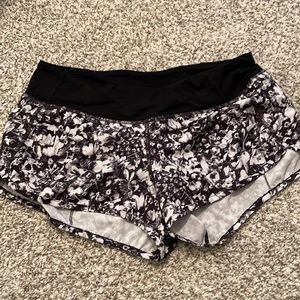 Lululemon 2.5 inche speed up athletic shorts